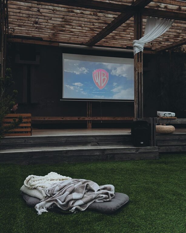 Consejos para organizar una noche de cine acogedora en casa